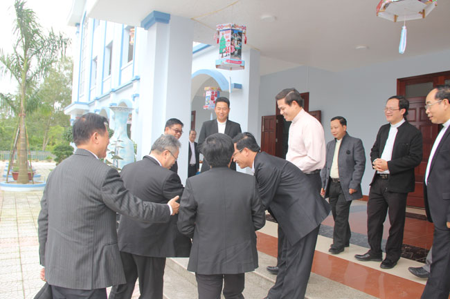 Đức Tân TGM Giuse Nguyễn Chí Linh viếng thăm Đức Mẹ La Vang